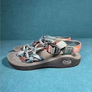 Size 6 - Women’s Chaco water sandals